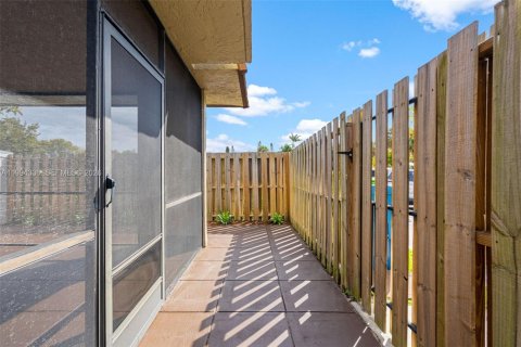 Купить таунхаус в Санрайз, Флорида 3 спальни, 145.86м2, № 2065723 - фото 3