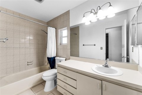 Villa ou maison à louer à Miami, Floride: 4 chambres, 170.48 m2 № 1890742 - photo 12