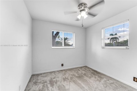 Villa ou maison à louer à Miami, Floride: 4 chambres, 170.48 m2 № 1890742 - photo 11