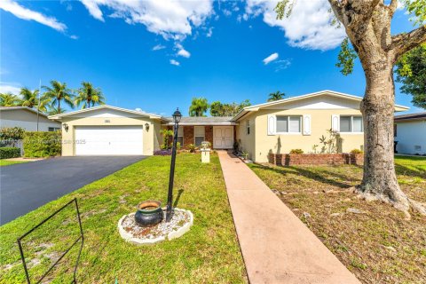 Villa ou maison à louer à Miami, Floride: 4 chambres, 170.48 m2 № 1890742 - photo 1