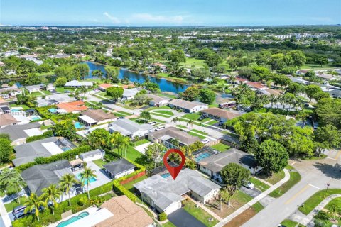 Villa ou maison à louer à Miami, Floride: 4 chambres, 170.48 m2 № 1890742 - photo 21