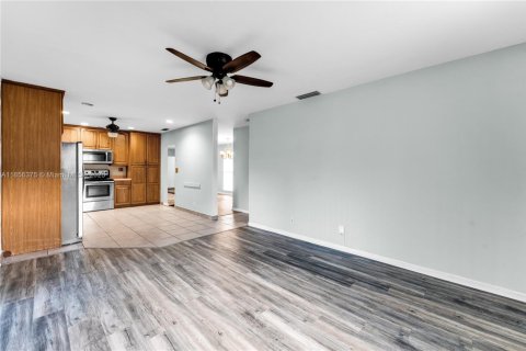 Villa ou maison à louer à Miami, Floride: 4 chambres, 170.48 m2 № 1890742 - photo 6