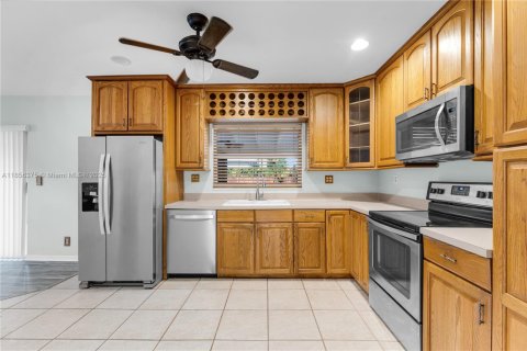 Villa ou maison à louer à Miami, Floride: 4 chambres, 170.48 m2 № 1890742 - photo 4