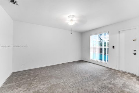 Villa ou maison à louer à Miami, Floride: 4 chambres, 170.48 m2 № 1890742 - photo 7