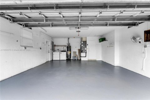 Villa ou maison à louer à Miami, Floride: 4 chambres, 170.48 m2 № 1890742 - photo 15