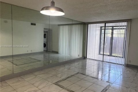 Copropriété à louer à Oakland Park, Floride: 2 chambres, 82.68 m2 № 1989682 - photo 2