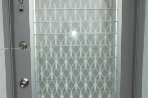 Copropriété à louer à Pembroke Pines, Floride: 1 chambre, 47.75 m2 № 1881766 - photo 3