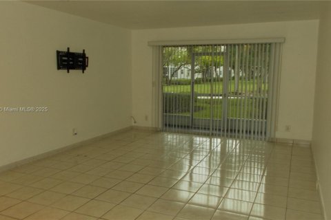 Copropriété à louer à Pembroke Pines, Floride: 1 chambre, 47.75 m2 № 1881766 - photo 13