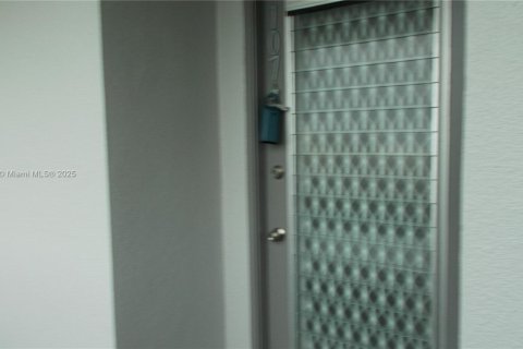 Copropriété à louer à Pembroke Pines, Floride: 1 chambre, 47.75 m2 № 1881766 - photo 2