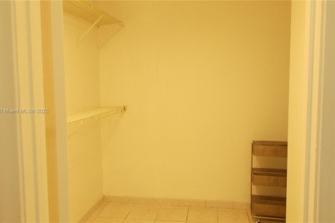 Copropriété à louer à Pembroke Pines, Floride: 1 chambre, 47.75 m2 № 1881766 - photo 9