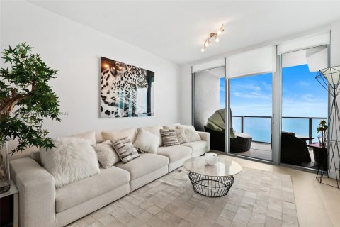 Condominio en venta en Miami, Florida, 1 dormitorio, 84.73 m2 № 1861410 - foto 1