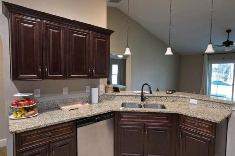 House in Summerfield, Florida 3 bedrooms, 179.67 sq.m. № 2299741 - photo 12