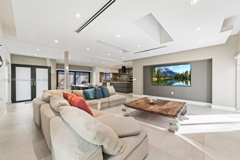 Купить виллу или дом в Катлер-Бей, Флорида 6 спален, 200.02м2, № 1931876 - фото 3