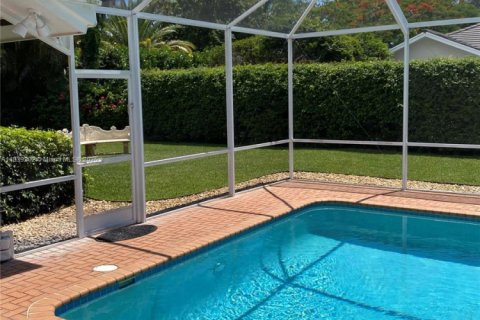 House in Miami, Florida 5 bedrooms, 346.9 sq.m. № 1827631 - photo 6