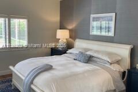 House in Miami, Florida 5 bedrooms, 346.9 sq.m. № 1827631 - photo 20