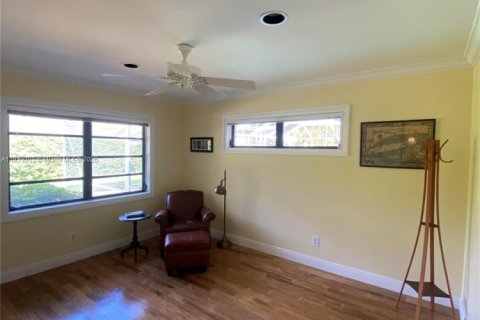 House in Miami, Florida 5 bedrooms, 346.9 sq.m. № 1827631 - photo 14