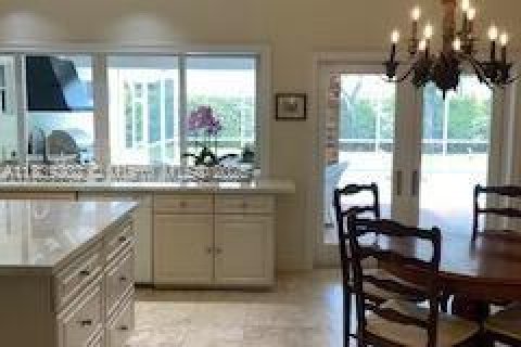 House in Miami, Florida 5 bedrooms, 346.9 sq.m. № 1827631 - photo 27