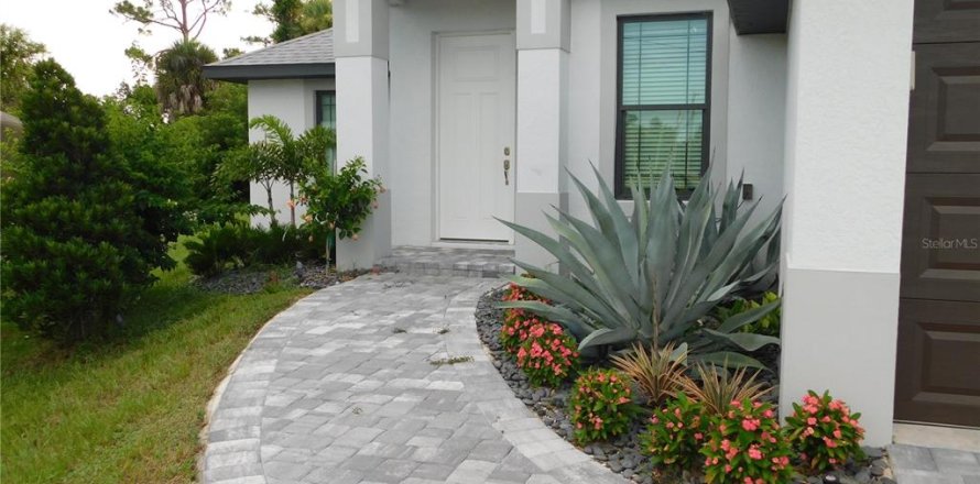 Casa en Rotonda, Florida 4 dormitorios, 187.29 m2 № 1834893