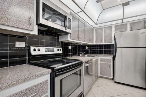 Condo in Aventura, Florida, 2 bedrooms  № 1970490 - photo 16