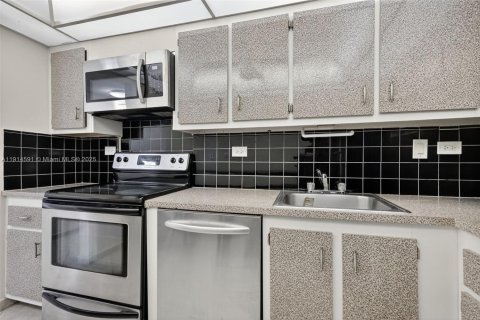 Condo in Aventura, Florida, 2 bedrooms  № 1970490 - photo 17