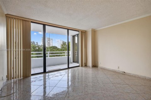 Condo in Aventura, Florida, 2 bedrooms  № 1970490 - photo 13