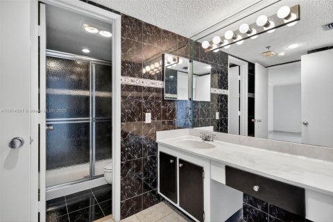 Condo in Aventura, Florida, 2 bedrooms  № 1970490 - photo 19