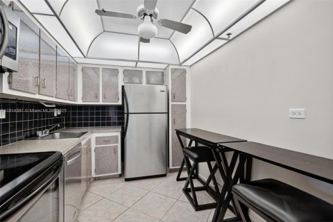 Condo in Aventura, Florida, 2 bedrooms  № 1970490 - photo 14