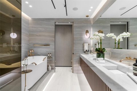 Купить кондоминиум в Майами, Флорида 4 спальни, 415.27м2, № 1860128 - фото 30