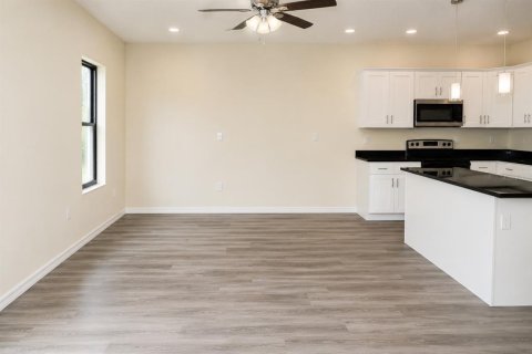 Touwnhouse à vendre à Tampa, Floride: 3 chambres, 161.37 m2 № 2138190 - photo 5