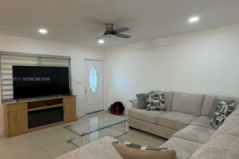 Condominio en venta en Hollywood, Florida, 2 dormitorios, 89.93 m2 № 2019988 - foto 3