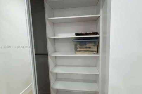 Condominio en venta en Hollywood, Florida, 2 dormitorios, 89.93 m2 № 2019988 - foto 11