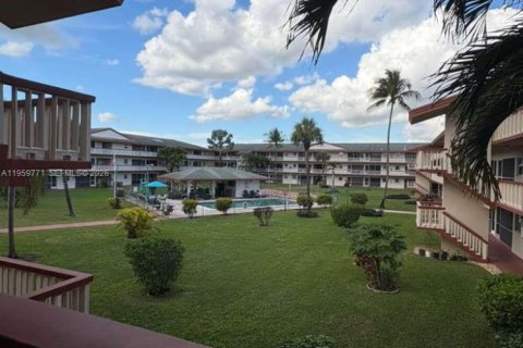 Condominio en venta en Hollywood, Florida, 2 dormitorios, 89.93 m2 № 2019988 - foto 2