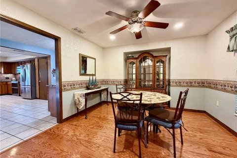 House in Valrico, Florida 4 bedrooms, 238.85 sq.m. № 2258260 - photo 8