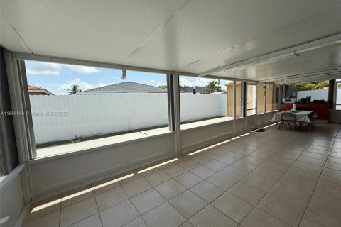 Купить виллу или дом в Хомстед, Флорида 4 спальни, 145.11м2, № 1896538 - фото 16