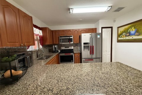 Купить виллу или дом в Хомстед, Флорида 4 спальни, 145.11м2, № 1896538 - фото 5