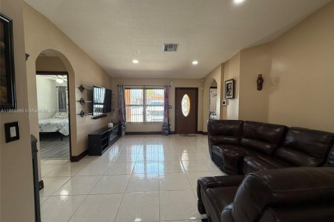 Купить виллу или дом в Хомстед, Флорида 4 спальни, 145.11м2, № 1896538 - фото 7