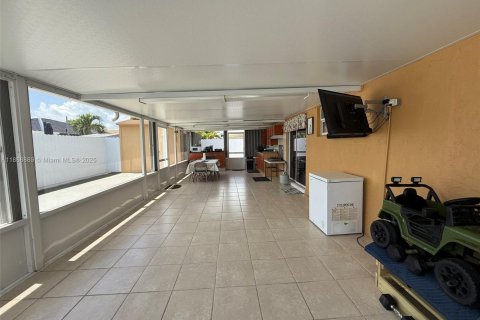 Купить виллу или дом в Хомстед, Флорида 4 спальни, 145.11м2, № 1896538 - фото 18