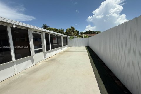 Купить виллу или дом в Хомстед, Флорида 4 спальни, 145.11м2, № 1896538 - фото 13