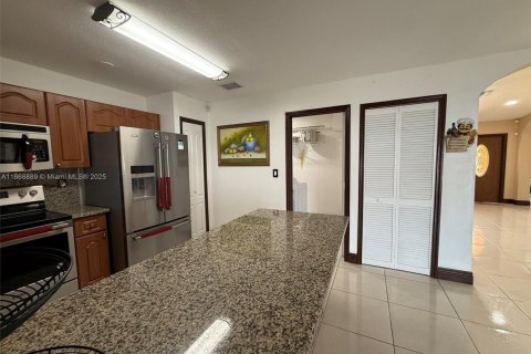 Купить виллу или дом в Хомстед, Флорида 4 спальни, 145.11м2, № 1896538 - фото 4