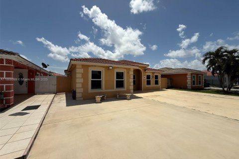 Купить виллу или дом в Хомстед, Флорида 4 спальни, 145.11м2, № 1896538 - фото 1