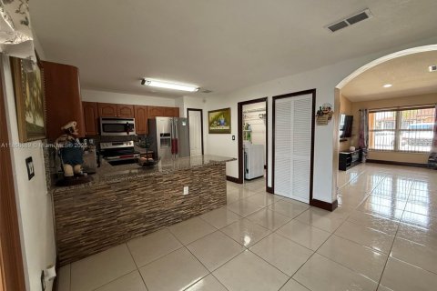 Купить виллу или дом в Хомстед, Флорида 4 спальни, 145.11м2, № 1896538 - фото 6