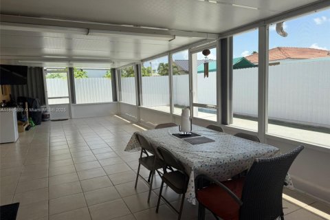 Купить виллу или дом в Хомстед, Флорида 4 спальни, 145.11м2, № 1896538 - фото 17