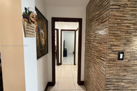 Купить виллу или дом в Хомстед, Флорида 4 спальни, 145.11м2, № 1896538 - фото 8