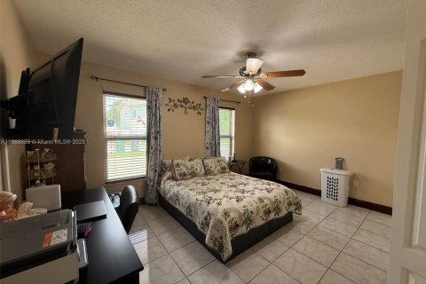 Купить виллу или дом в Хомстед, Флорида 4 спальни, 145.11м2, № 1896538 - фото 9