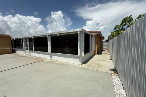 Купить виллу или дом в Хомстед, Флорида 4 спальни, 145.11м2, № 1896538 - фото 12