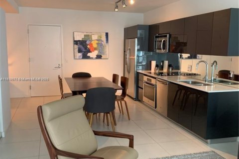 Condo in Miami, Florida, 1 bedroom  № 1762838 - photo 5