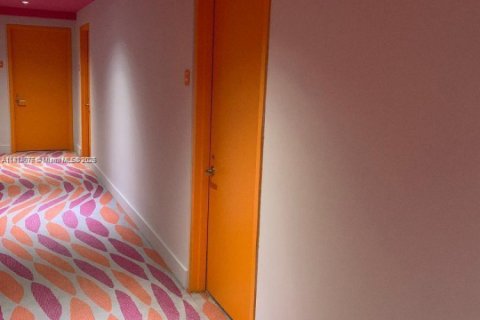 Condo in Miami, Florida, 1 bedroom  № 1762838 - photo 2