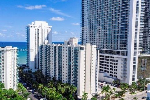 Condominio en alquiler en Hollywood, Florida, 2 dormitorios, 126.16 m2 № 2054226 - foto 13