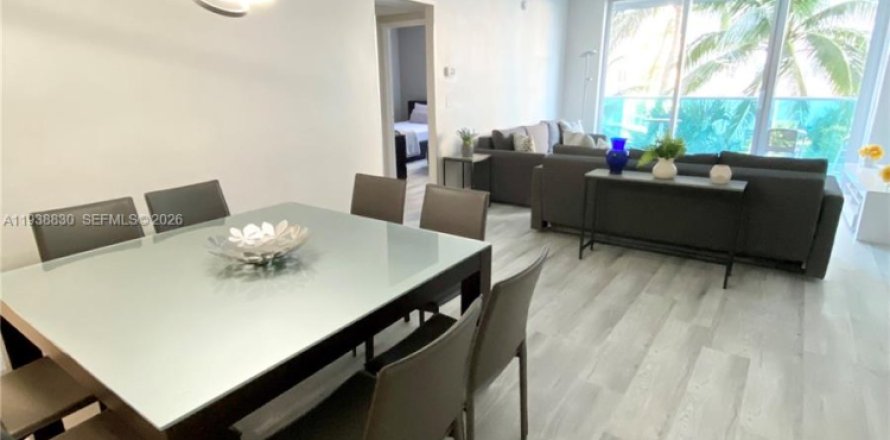 Condominio en Hollywood, Florida, 2 dormitorios  № 2054226