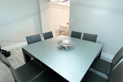 Condominio en alquiler en Hollywood, Florida, 2 dormitorios, 126.16 m2 № 2054226 - foto 8